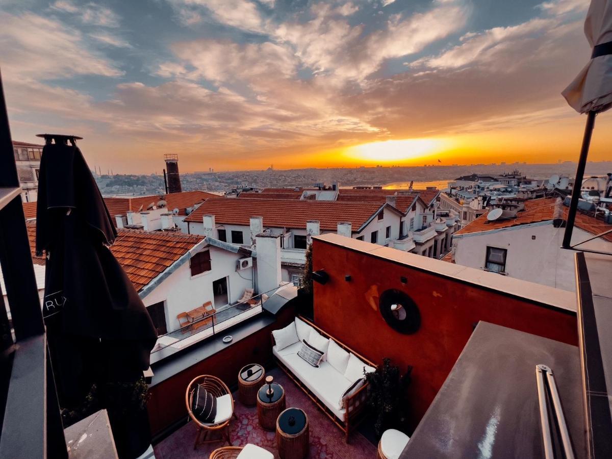 Ruz Hotels Istanbul Luaran gambar Sunset over the rooftops of the city