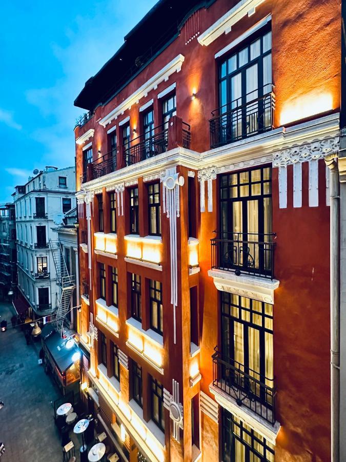 Ruz Hotels Istanbul Luaran gambar The hotel at night